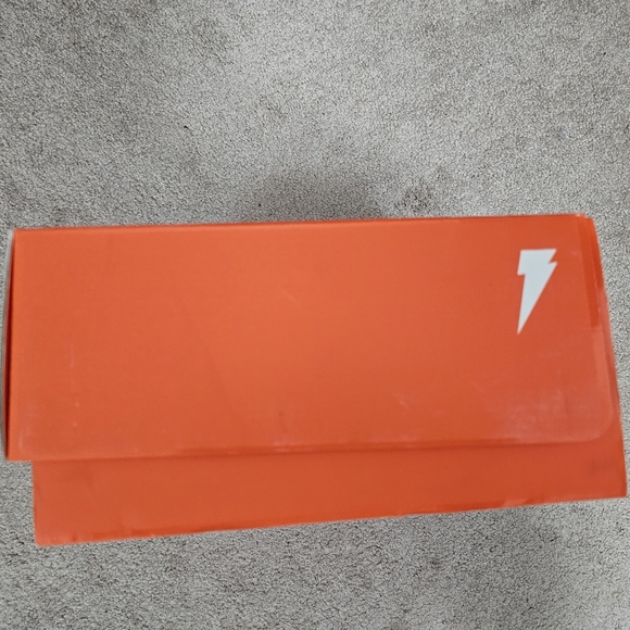 Jordan 11 Gatorade Green - Picture 6 of 15